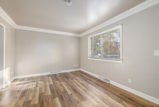 Monroe Street Apartments in Oswego, IL - Building Photo - Interior Photo