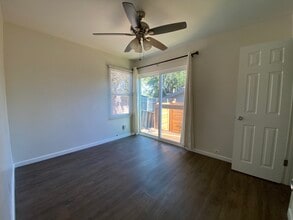 4247 Cartagena Dr in San Diego, CA - Foto de edificio - Building Photo