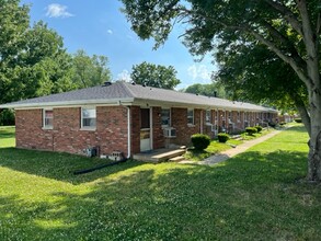 Suburban Court Apartments in Shelbyville, IN - Building Photo - Building Photo