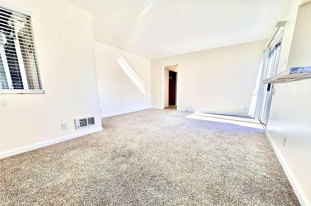 1395 Caminito Gabaldon in San Diego, CA - Building Photo