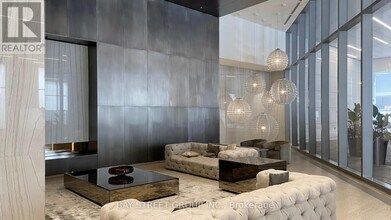 100 Harbour St in Toronto, ON - Building Photo - Building Photo