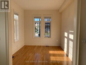 3127 Streamwood Pass in Oakville, ON - Building Photo - Building Photo