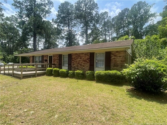 916 Bingham Dr in Fayetteville, NC - Foto de edificio - Building Photo