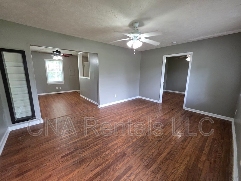 112 E Acres Dr SE in Marietta, GA - Building Photo