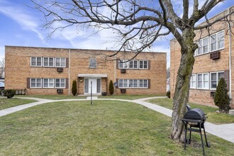 Fairview Premium Flats, LLC in Fairview Park, OH - Building Photo - Interior Photo