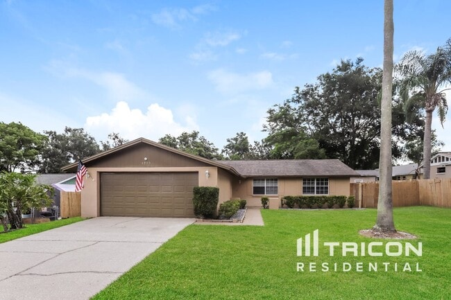 property at 1203 Seffner Valrico Rd