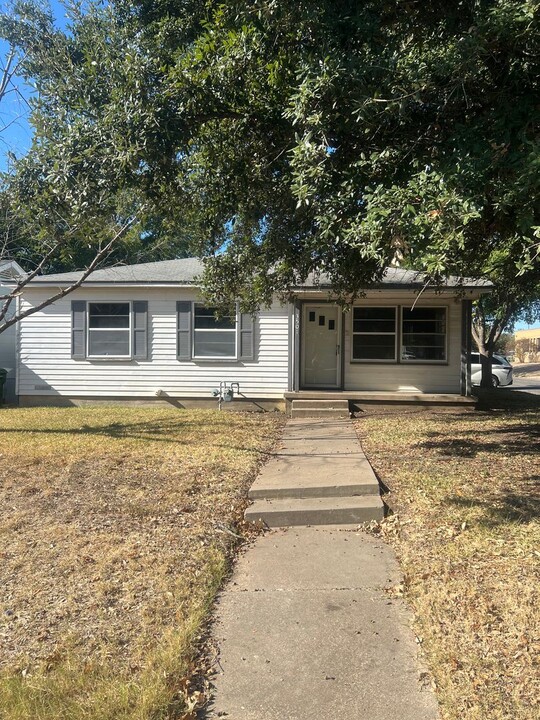 3501 Live Oak Ave in Waco, TX - Building Photo