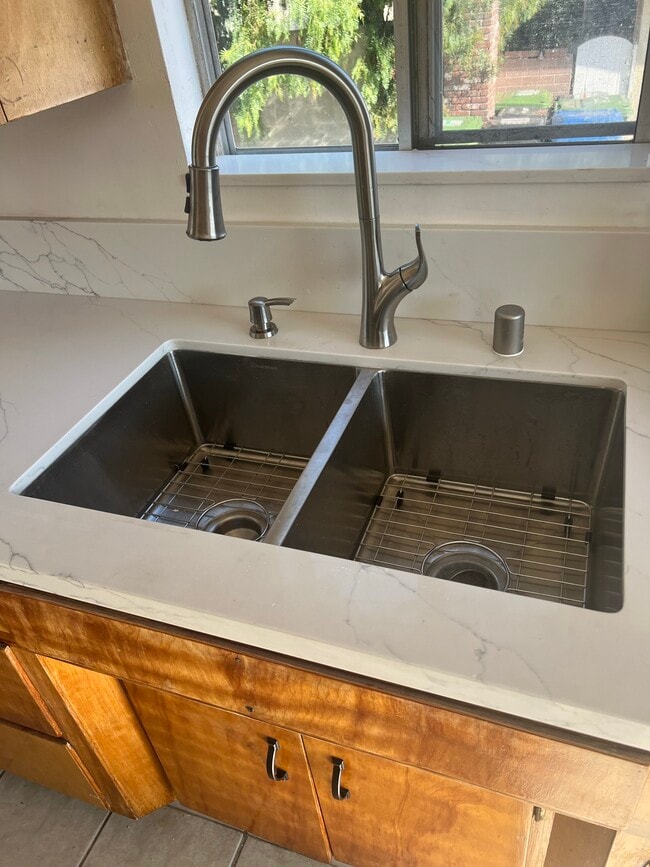 1022 W 25th St, Unit #1 in San Pedro, CA - Building Photo - Building Photo