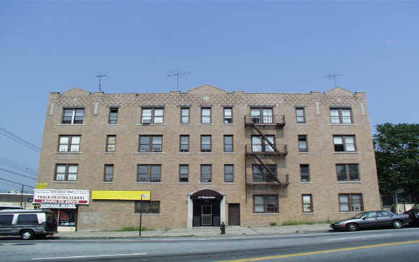 3507 Laconia Ave in Bronx, NY - Building Photo