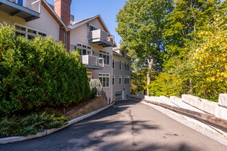 Fifteen Dix Street in Winchester, MA - Foto de edificio - Building Photo