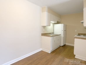 Sunset Village Apartments in Pine Bluff, AR - Foto de edificio - Building Photo