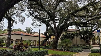 9441 Live Oak Pl in Davie, FL - Foto de edificio - Building Photo
