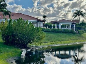 402 Villa Cir in Boynton Beach, FL - Building Photo - Building Photo