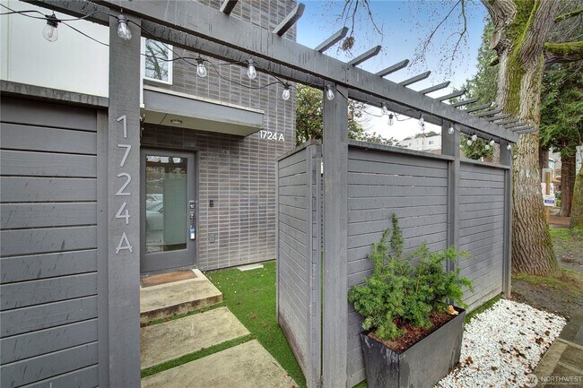 1724 11th Ave in Seattle, WA - Building Photo - Building Photo