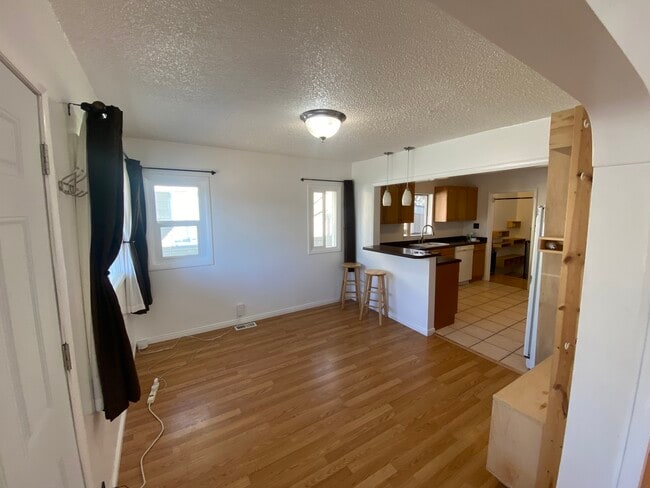 property at 160 E Leslie Ave