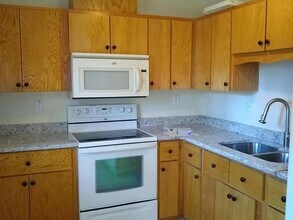 852 Hadley Rd in Raleigh, NC - Building Photo - Building Photo