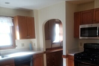 33 Amsden St, Unit 1 in Arlington, MA - Building Photo - Building Photo