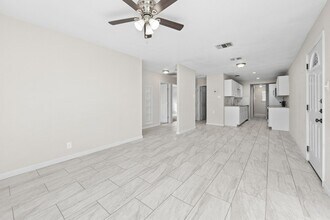 915 Stonegate Dr in Universal City, TX - Building Photo - Building Photo