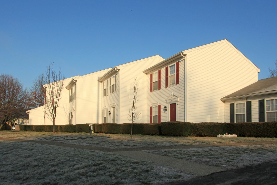 9903-9915 Michael Edward Dr in Louisville, KY - Building Photo