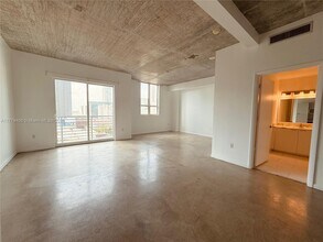 234 NE 3rd St, Unit 1205 in Miami, FL - Building Photo - Building Photo