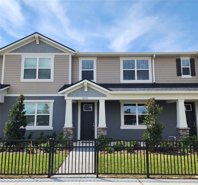 4232 Sadler Rd in Apopka, FL - Building Photo