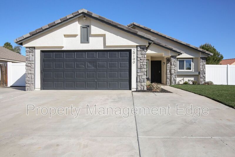 29190 Crestline Dr in Menifee, CA - Building Photo