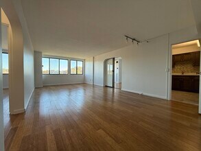 1753 Beacon St, Unit 809 in Brookline, MA - Building Photo - Building Photo