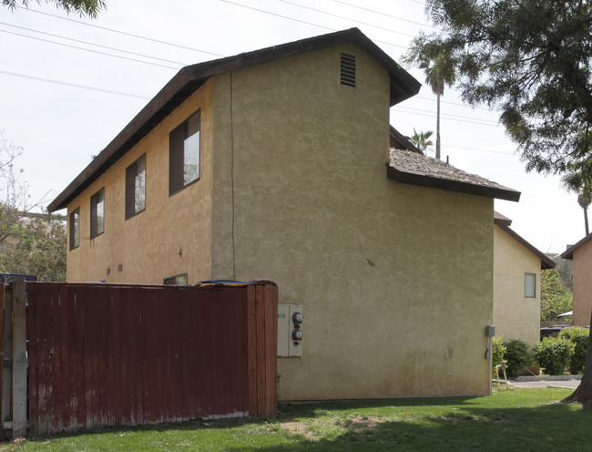 Plum Tree Apartments in Riverside, CA - Building Photo - Building Photo