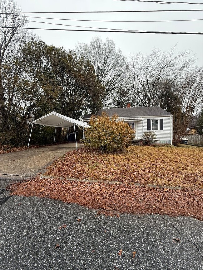 1014 Cleburne St in Greensboro, NC - Building Photo - Building Photo