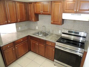 13155 Ixora Ct in North Miami, FL - Building Photo - Building Photo