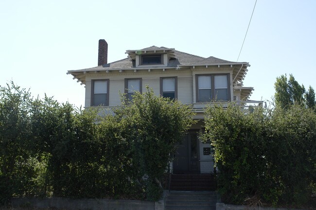 2142 17th Ave in Oakland, CA - Building Photo - Building Photo