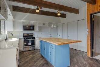 24450 Willow Pass Dr in Tehachapi, CA - Foto de edificio - Building Photo