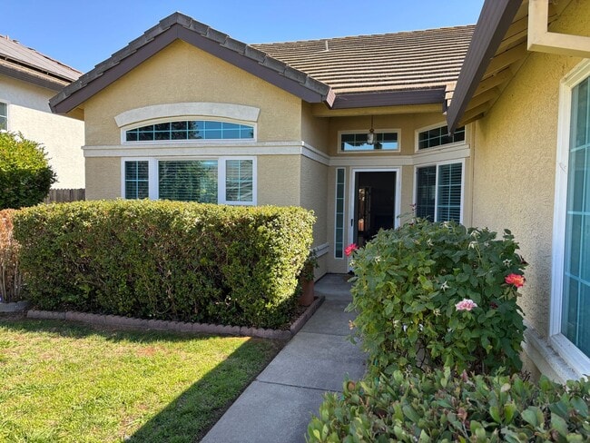 4970 Westham Way in Elk Grove, CA - Building Photo - Building Photo