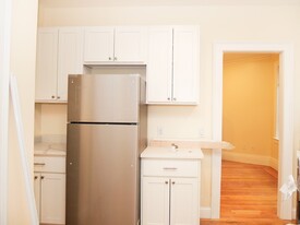 16 Beals St, Unit 2 in Brookline, MA - Building Photo