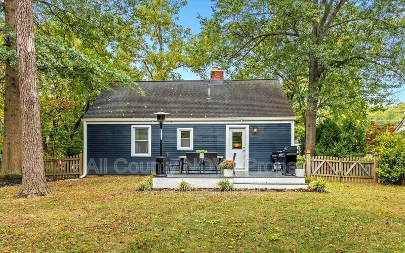 6666 Barrett Rd in Falls Church, VA - Building Photo