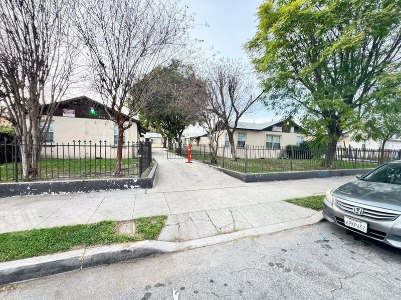 834-846 N Davidson Ave in San Bernardino, CA - Building Photo