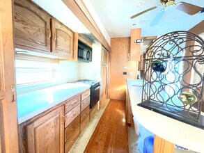 1 Ellis St in Mountain View, CA - Building Photo - Building Photo