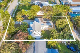 1960 NE 182nd St in North Miami Beach, FL - Building Photo