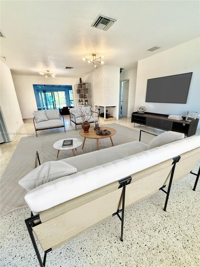 4449 SW 35th Ave in Fort Lauderdale, FL - Building Photo - Building Photo