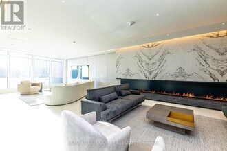 30 Upper Mall Wy in Vaughan, ON - Building Photo - Building Photo