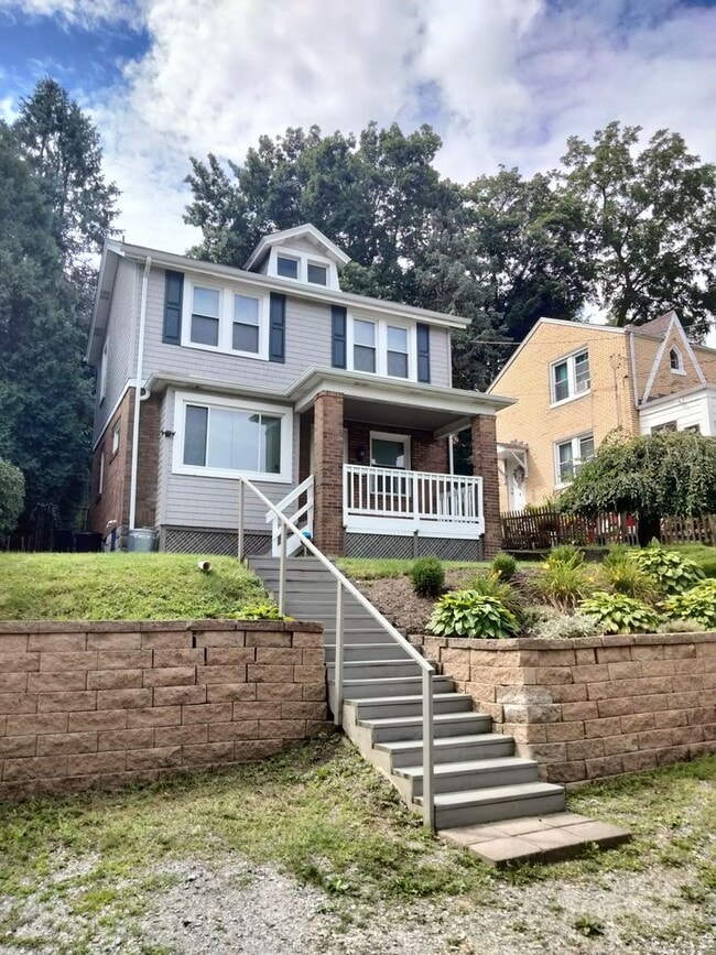 2065 Plainview Ave in Pittsburgh, PA - Building Photo - Building Photo