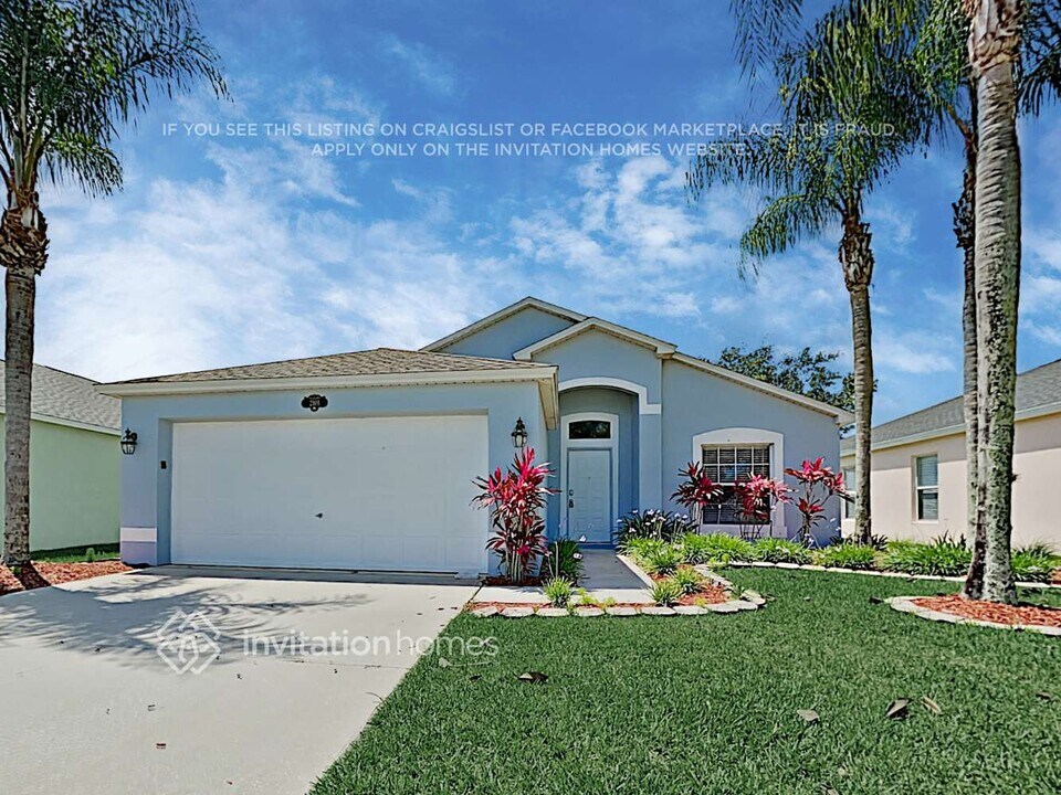 2101 Tiburon Ln in Melbourne, FL - Building Photo