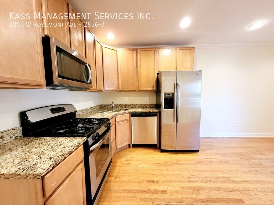 2856 W Rosemont Ave in Chicago, IL - Building Photo