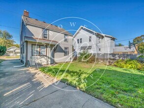 4310 Jackman Rd in Toledo, OH - Foto de edificio - Building Photo