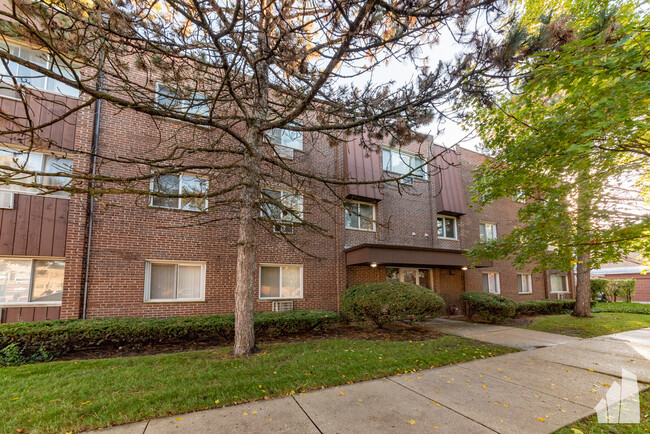 3219 W Balmoral Ave, Unit 102