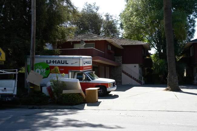 439 Glenwood Ave in Menlo Park, CA - Foto de edificio - Building Photo