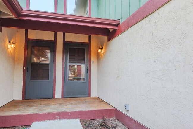 31734 48th Ln SW in Federal Way, WA - Foto de edificio - Building Photo