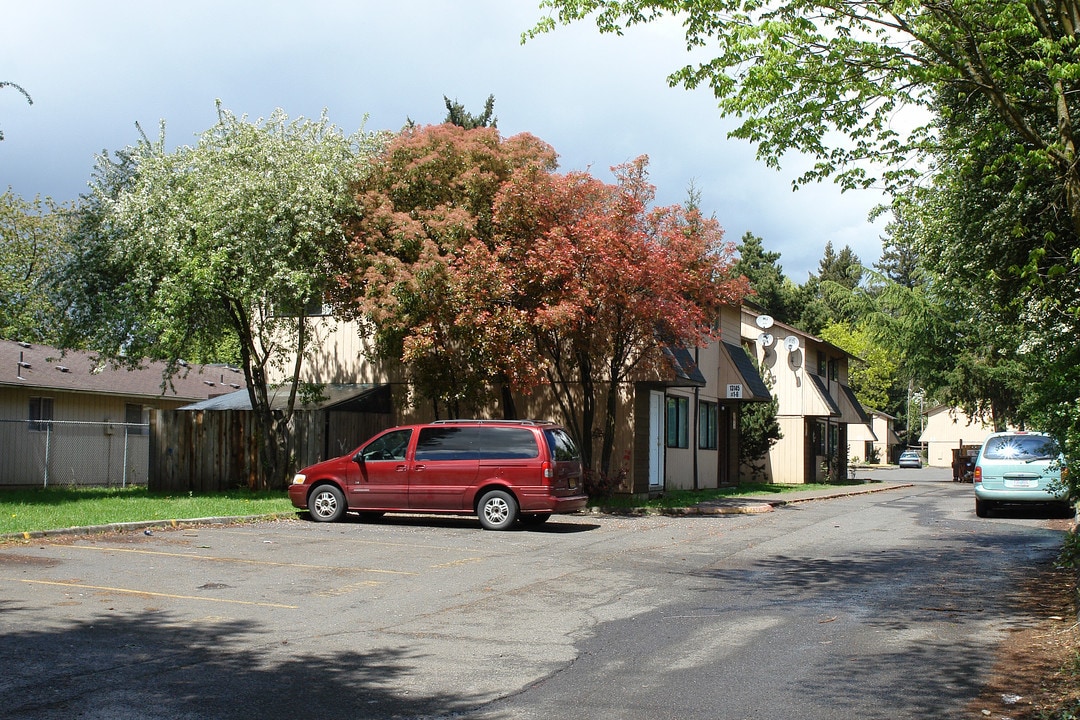 Camelia Apartments in Portland, OR - Building Photo