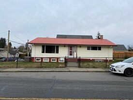 326 Fitzgerald Ave in Courtenay, BC - Building Photo