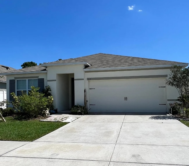 237 St Georges Cir in Eagle Lake, FL - Building Photo - Building Photo